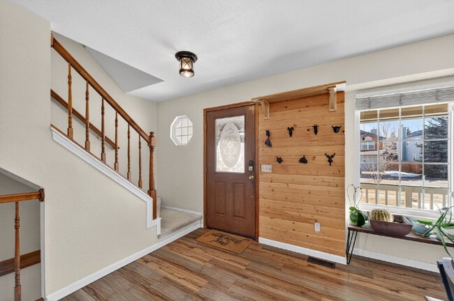 Building Photo - Available Immediately! Beautiful home in the Fairfax and Briargate neighborhood!