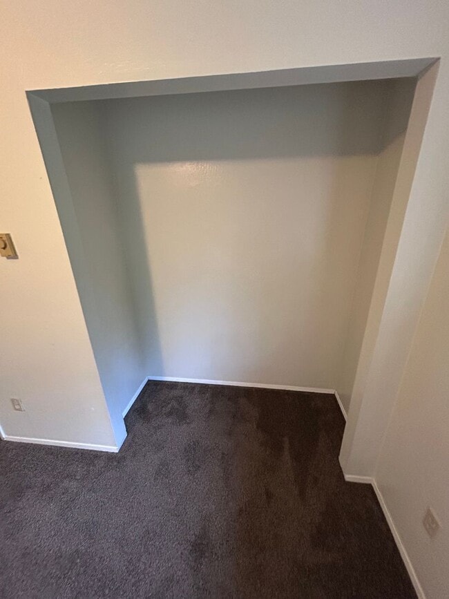 Building Photo - 3 bedroom 1 bath house w/ attached garage in Coos Bay!