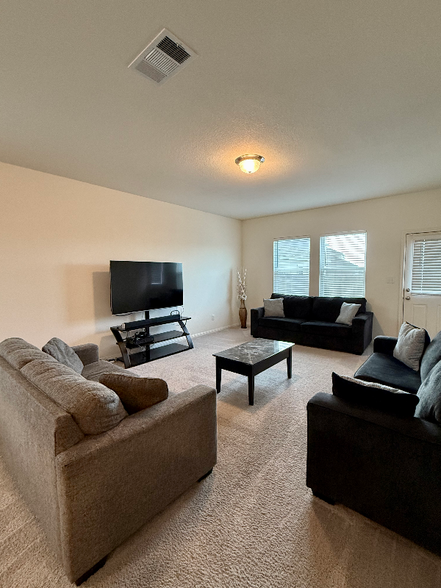 Building Photo - 107 Waterbuck Lp