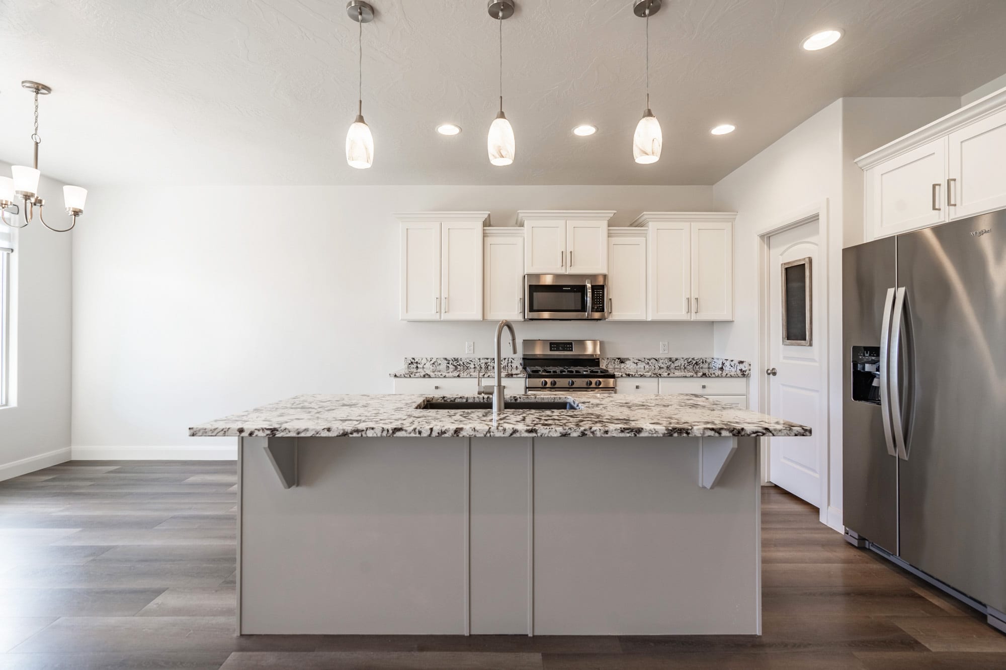 Building Photo - 3158 E Fuchsia Dr