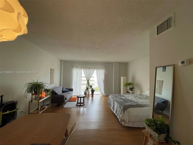 Building Photo - 1455 N Treasure Dr