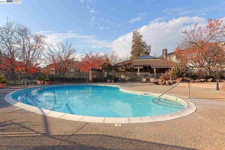Building Photo - 39206 Guardino Dr