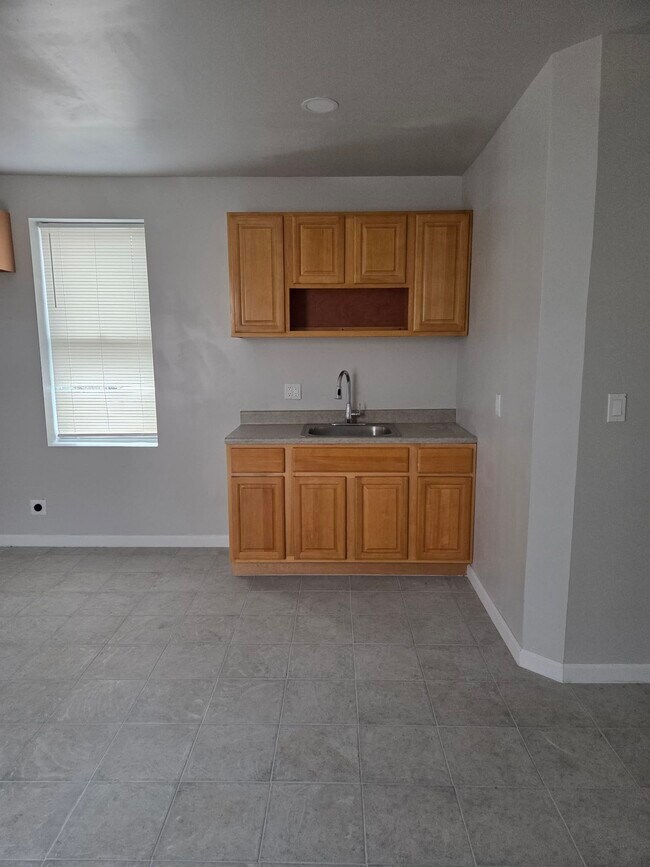 Building Photo - 440 E Cheltenham Ave