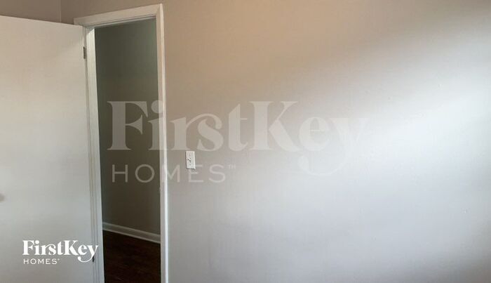 Building Photo - 9331 Forest Hills Dr