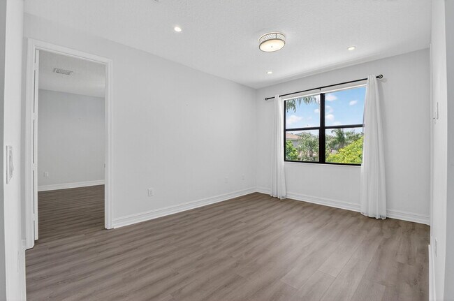 Building Photo - 8101 Ironstone Dr