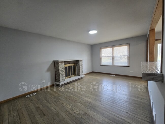 Building Photo - 307 N Rosedale Ct