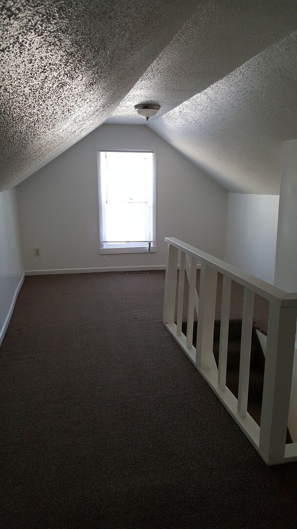 Building Photo - 420 3rd Ave NE