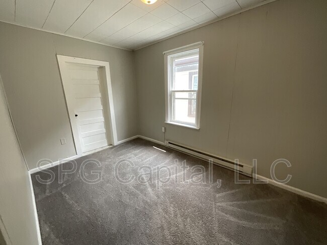 Building Photo - 207 N Forney Ave