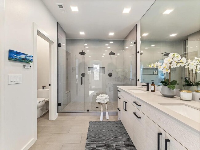 Building Photo - 2082 Dennison Ln