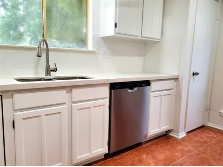 Kitchen - 11918 Loveland Pass Dr