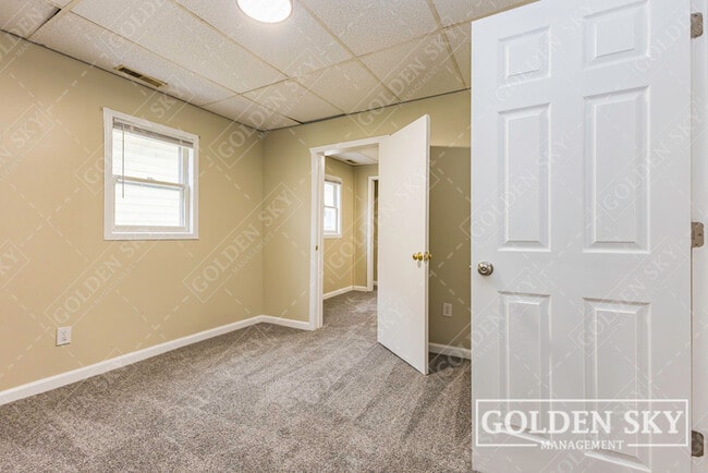 Building Photo - 615 S Mound St