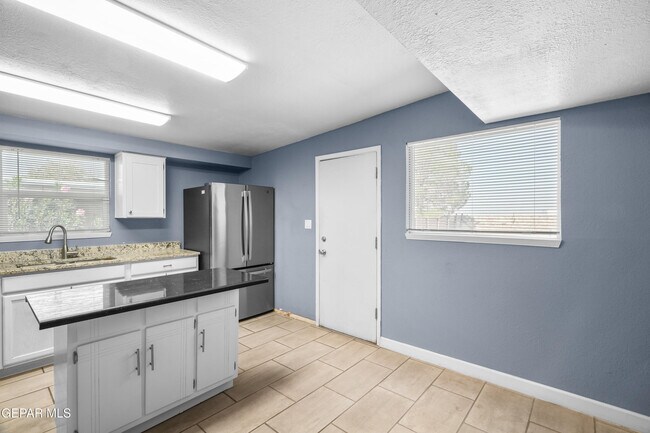 Building Photo - 3977 Las Casitas Dr