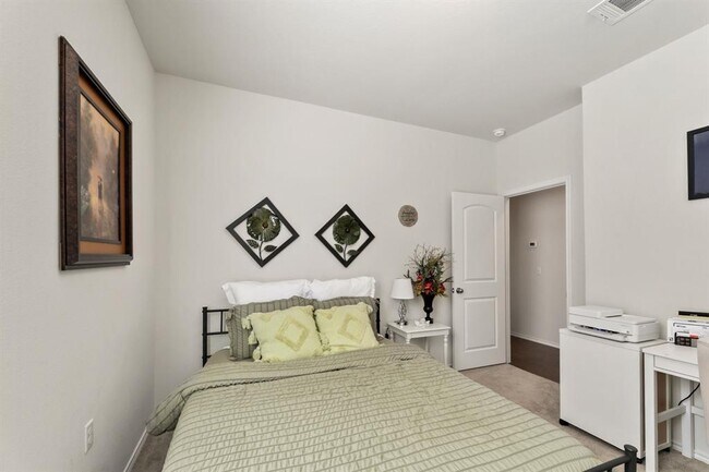 Building Photo - 6909 Bellingham Dr