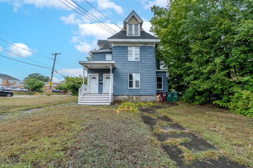 Building Photo - 117 Stevens St