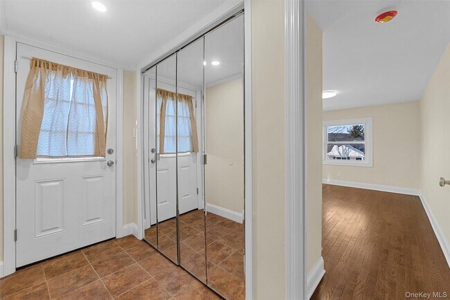 Building Photo - 913 Parkway Pl