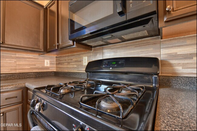 Building Photo - 683 Teichelkamp Dr