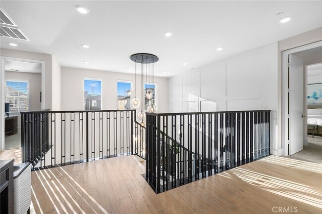 Building Photo - 70 Ray