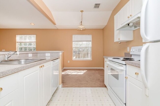 Building Photo - 821 Grand Regency Pointe