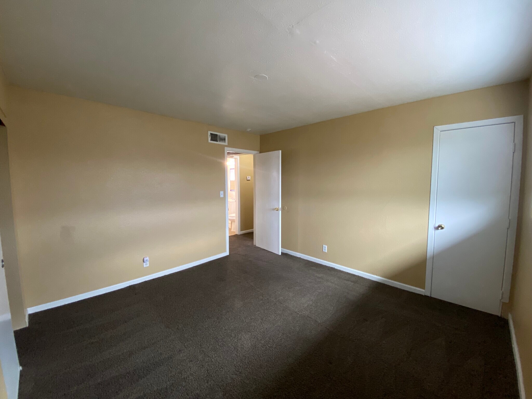 Building Photo - 2812 Marlin Ave