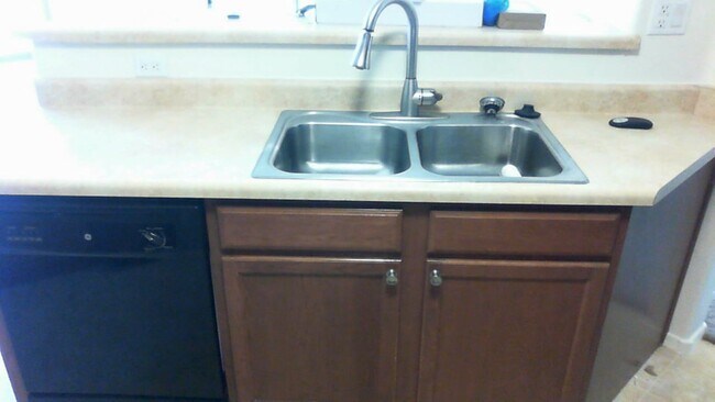 Building Photo - Unfurnished  1 loft -  2 car garage -  3 b...