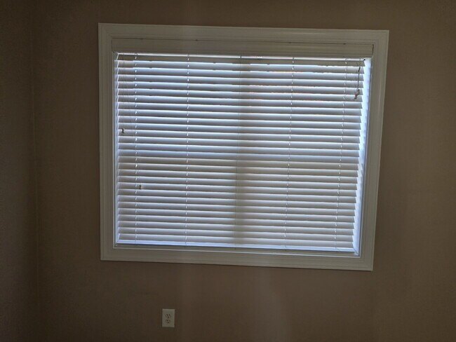 Building Photo - Spacious 4-Bedroom Home for Rent in Kings Grant Fayetteville – 15 Minutes from Fort Bragg