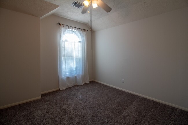 Building Photo - 2111 Grovewood Park