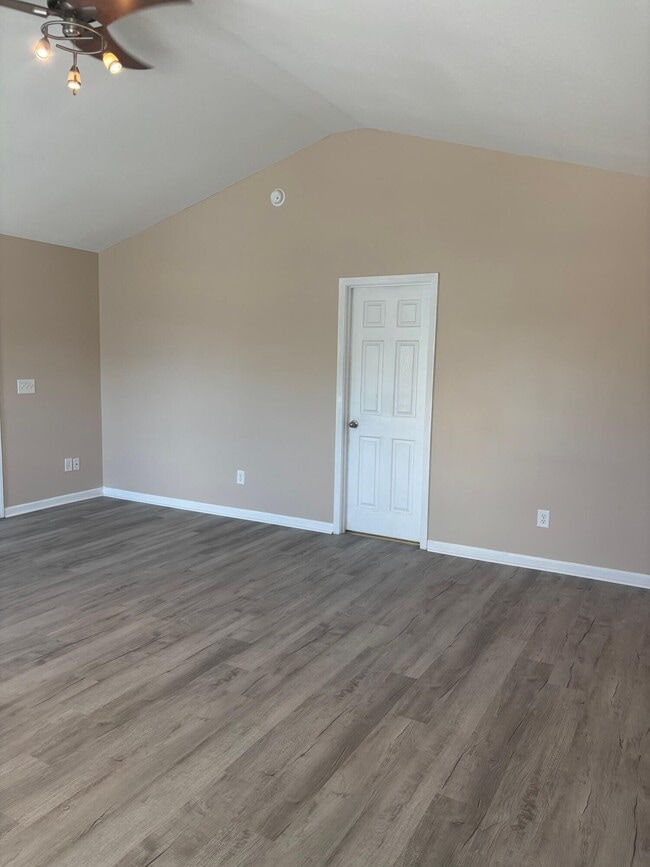 Building Photo - 1825 Polaris Dr