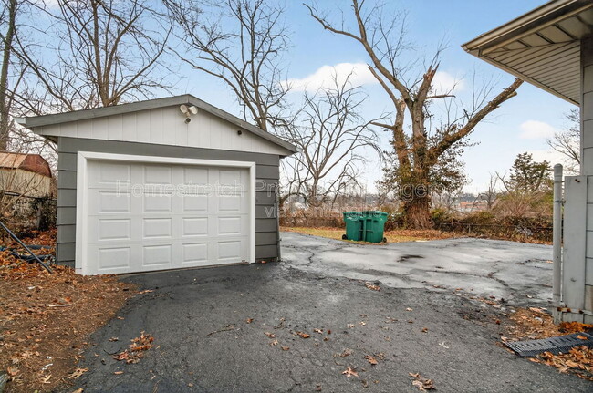 Building Photo - 2403 Gardner Dr