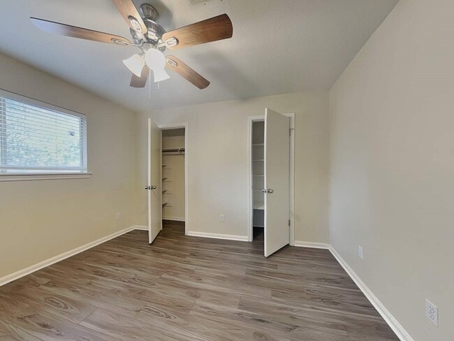Building Photo - 11639 Idlebrook Dr