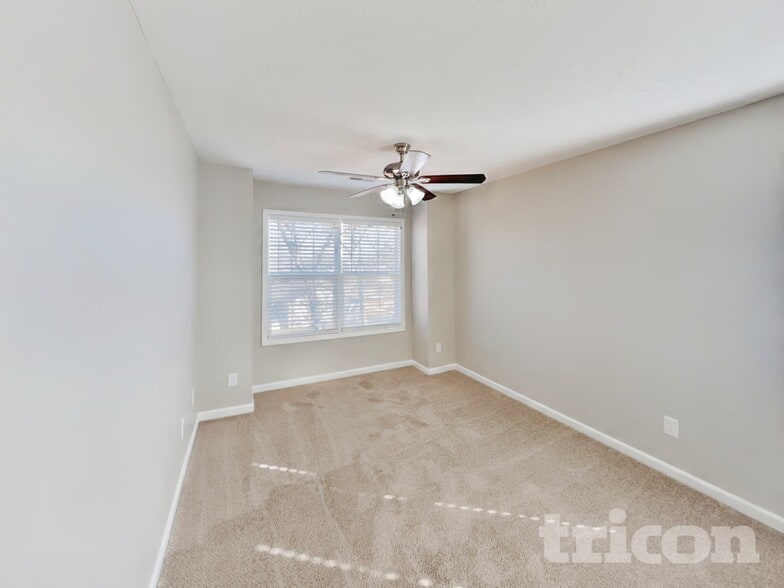 Building Photo - 129 Mary Joe Martin Dr