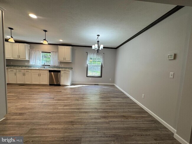 Building Photo - 57 Woodside Dr