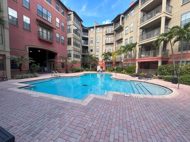 Building Photo - Beautiful 1/1 in Uptown Place!!