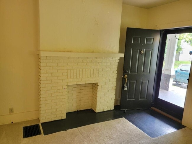 Building Photo - 1053 Highland Ave