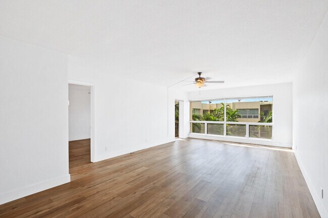 Building Photo - 1201 SE 2nd Ct