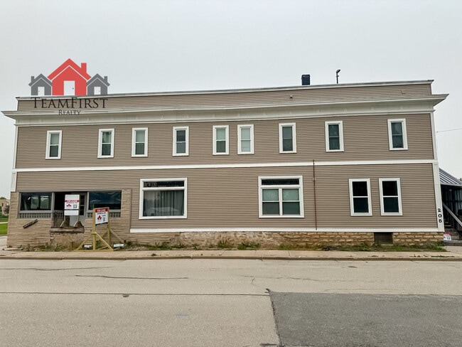 Building Photo - 205 N Maple St