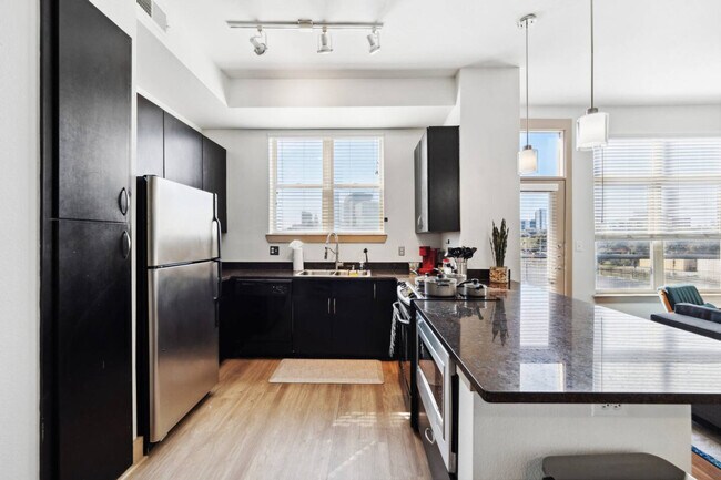 Building Photo - 264 N Walton St