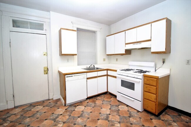 Building Photo - 2820 Guilford Ave