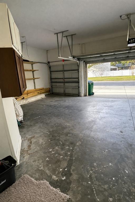 Building Photo - 927 Shadowmoss Dr