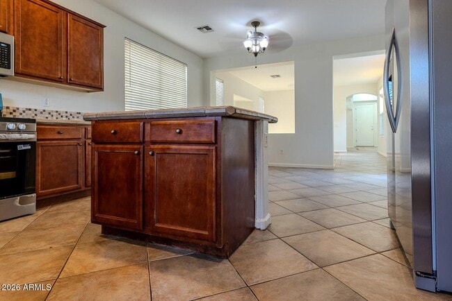 Building Photo - 2051 E Carla Vista Dr