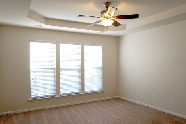 Building Photo - Showing will Start on May 17th! Gorgeous 3...
