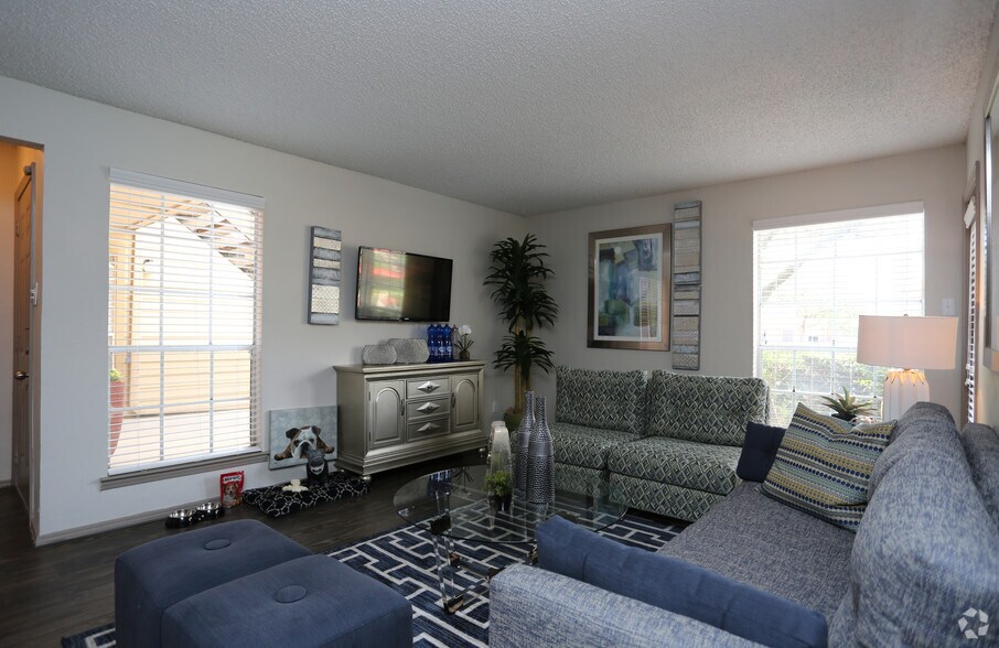 Parc Plaza Apartments 333 E Denton Dr Euless TX 76039 Apartment Finder