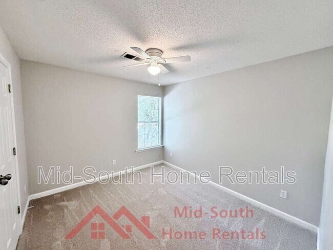 Building Photo - 11236 Wolf Woods Dr