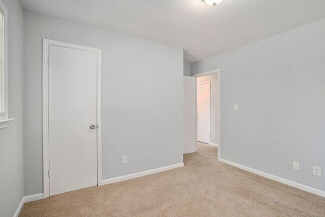 Building Photo - Renovated 4BR/2.5BA Home in Jonesboro!