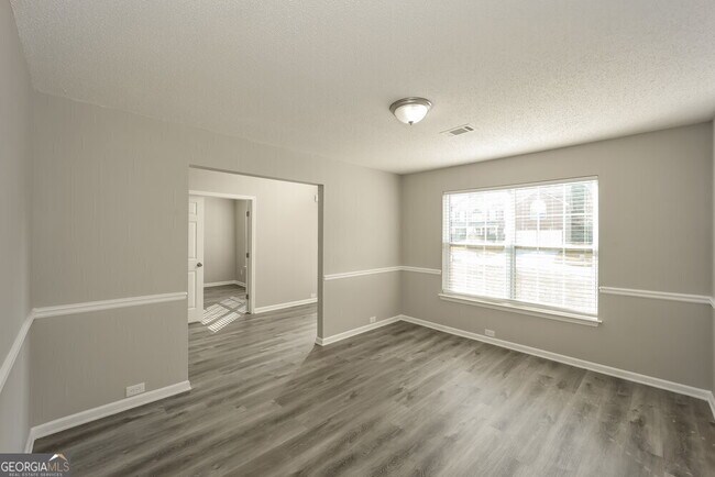 Building Photo - 265 Redding Ridge