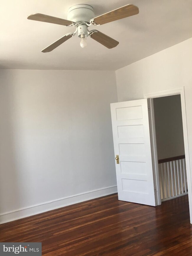 Building Photo - 5444 Addison St