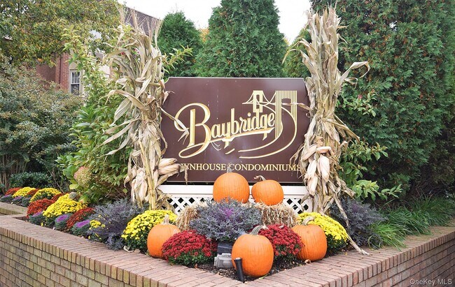 Building Photo - 207-25 Darren Dr