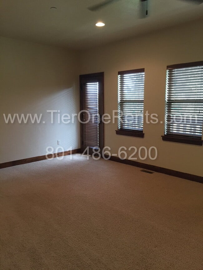Building Photo - NO DEPOSIT Option Available for This Prope...