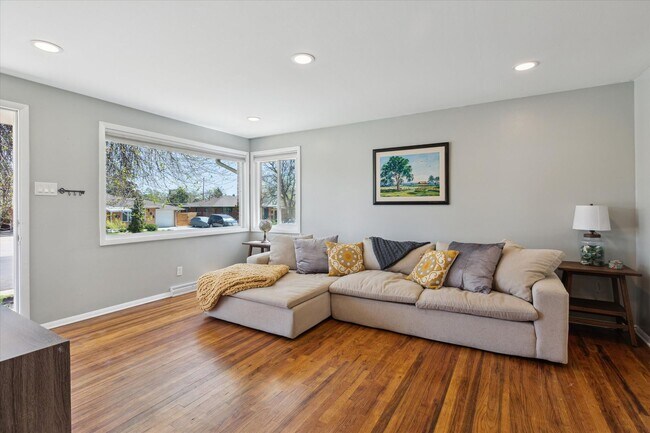 Building Photo - Move-In Ready Ranch with Modern Upgrades a...