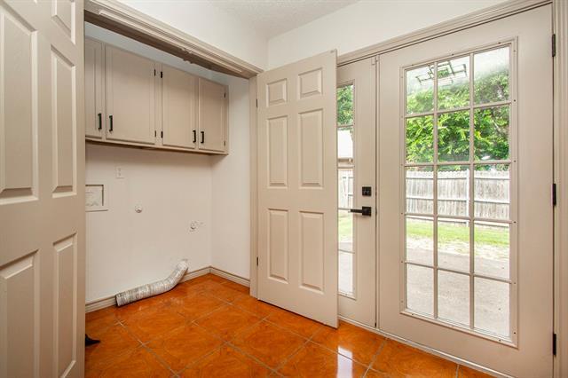 Building Photo - 1609 Brentwood Dr