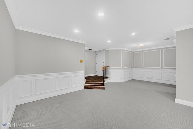 Building Photo - 920 Surrey Dr